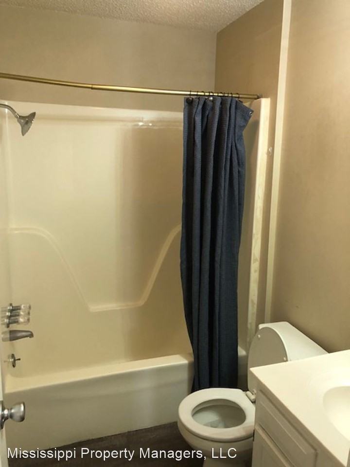 1843  W Jackson Street - Photo 2 of 8