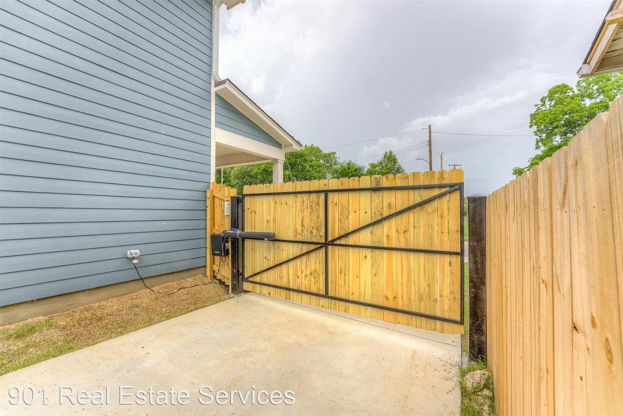 955 Faxon Ave - Photo 3 of 27