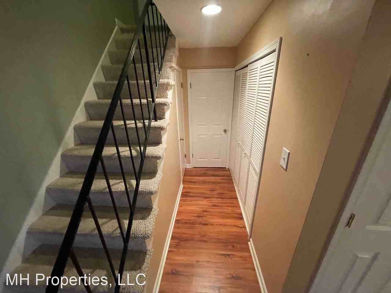 712 Shore Dr - Photo 2 of 31