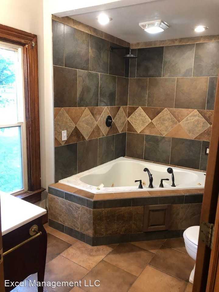 309 W Pine St - Photo 3 of 5