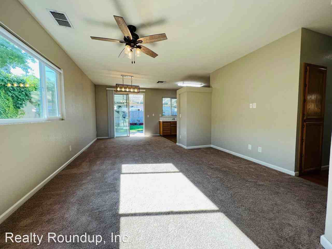 930 Elk Hills Dr - Photo 2 of 25