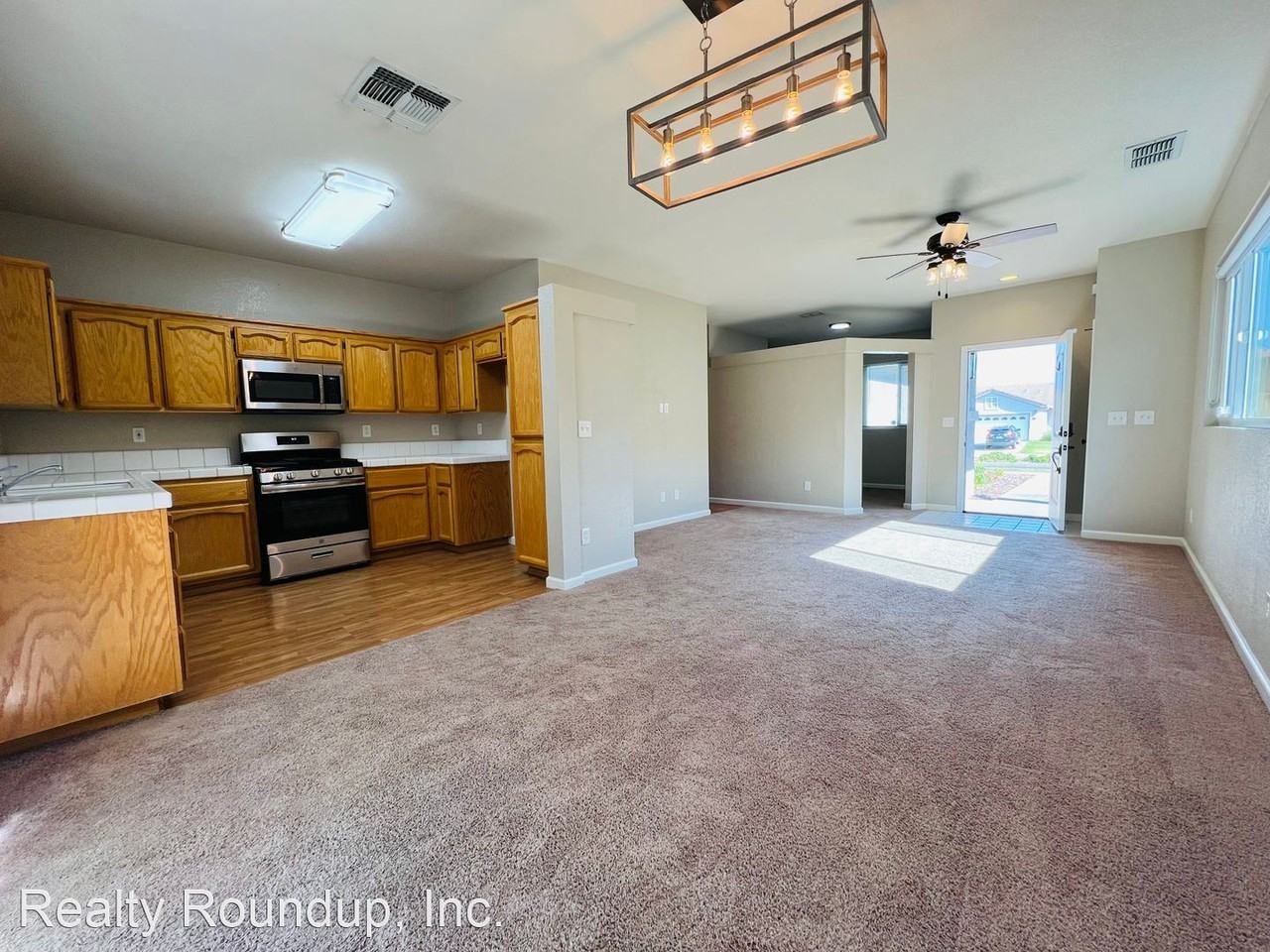 930 Elk Hills Dr - Photo 3 of 25