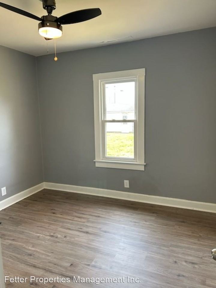 1433 Olive St - Photo 3 of 10