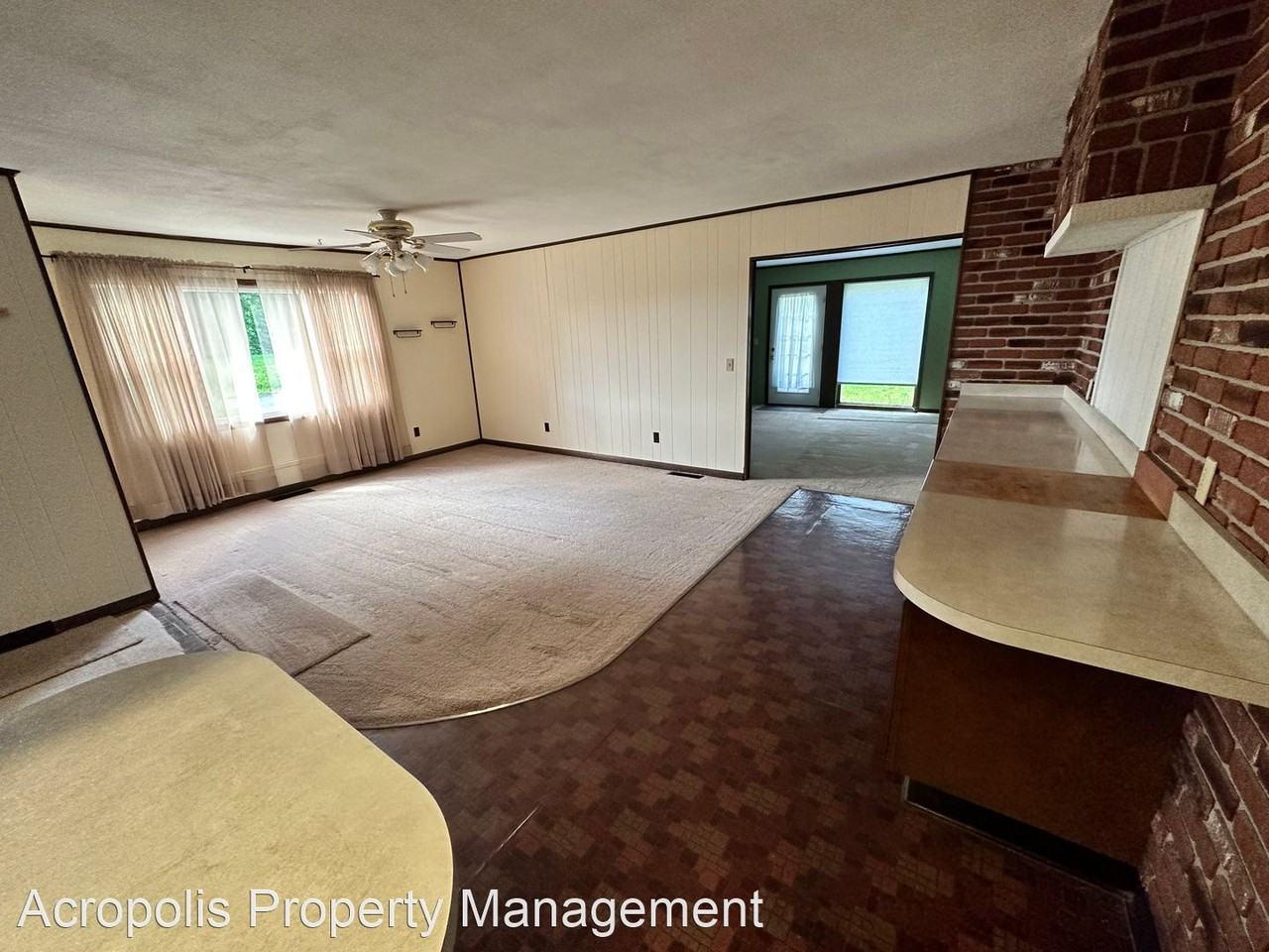 2302 W Genesee Rd - Photo 2 of 10