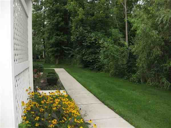 Parkdale Forest Apartments 1674 Deepwood Cir, Rochester, MI 48307