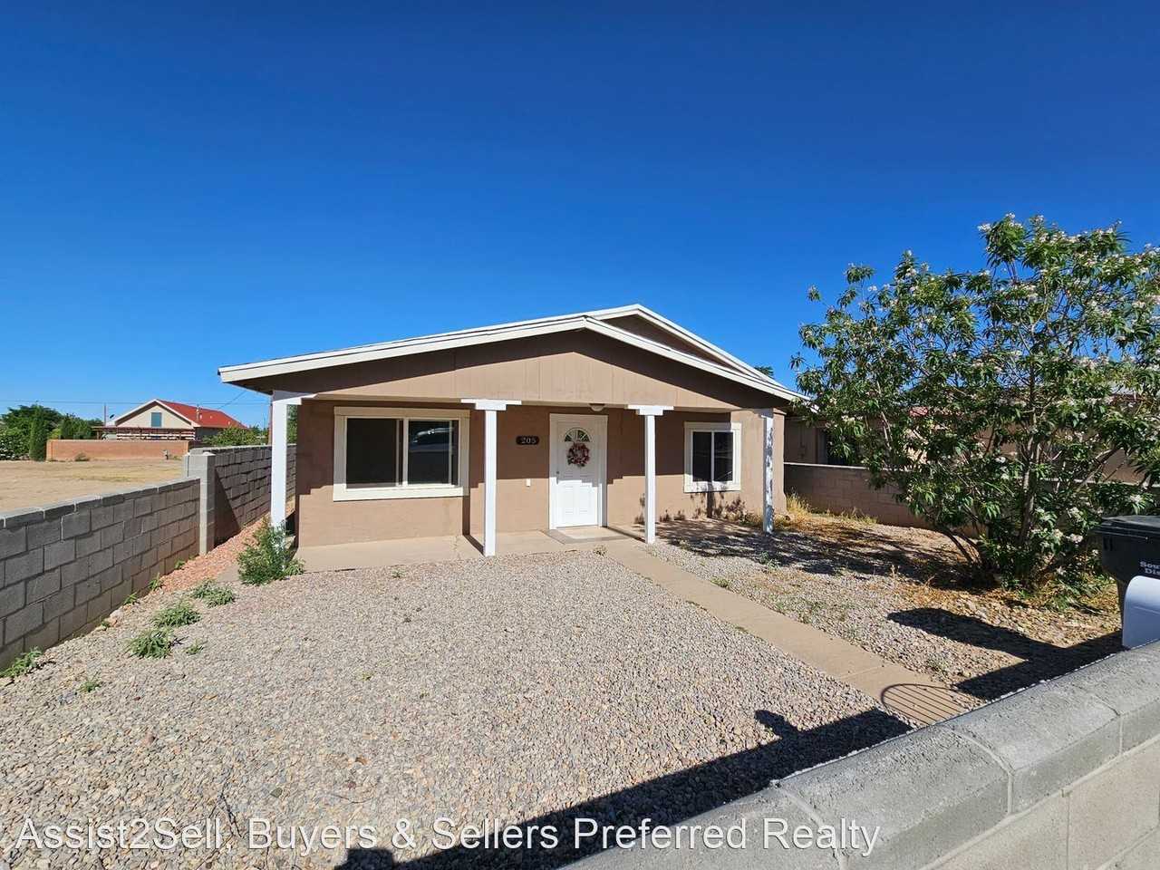 205 Maryland Ave, Alamogordo, NM 88310 4 Bedroom House for 1,200/month