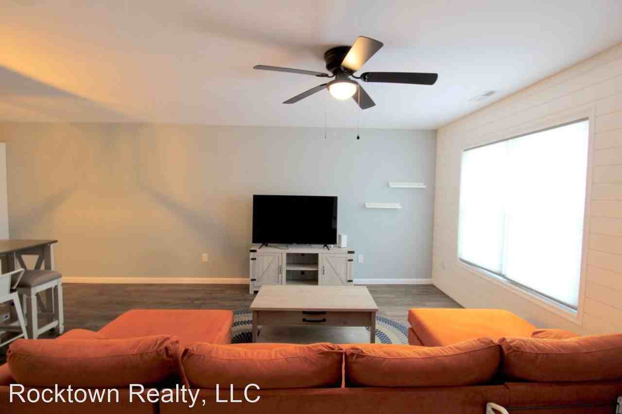 203 Swallow Dr - Photo 3 of 27