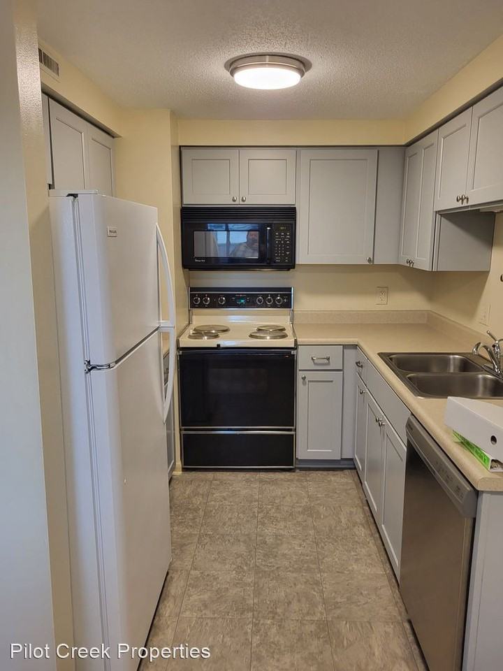 977 10th Ave Nw - Photo 2 of 16