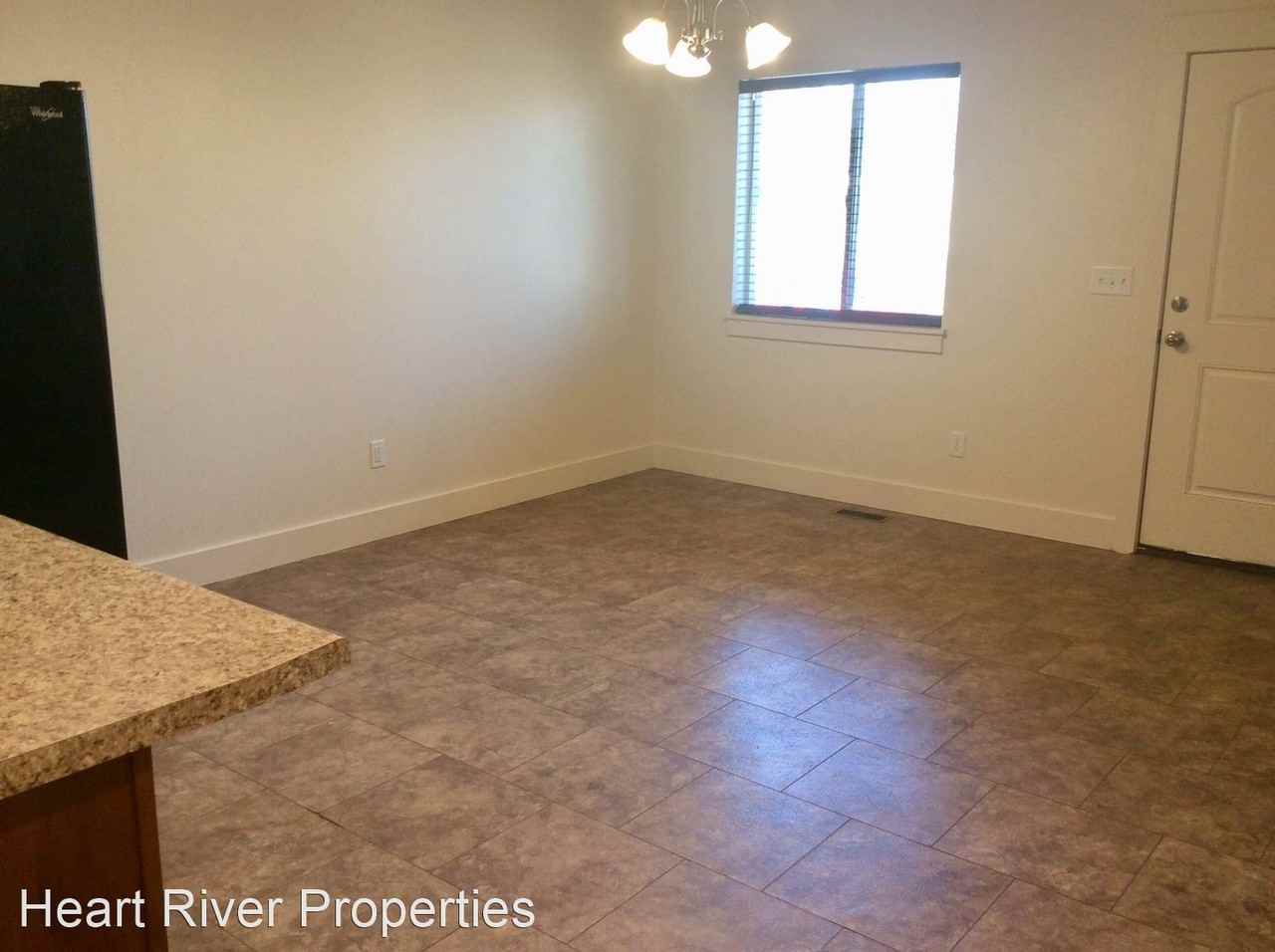 810 Adams Dr - Photo 3 of 16