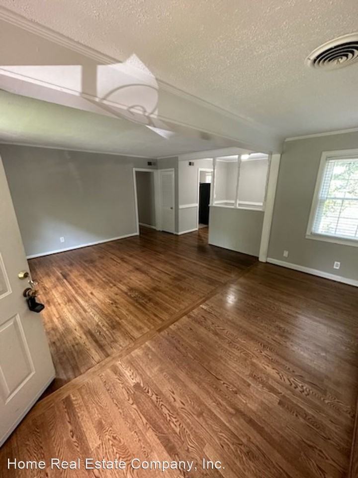 505 Lester Ln - Photo 2 of 11