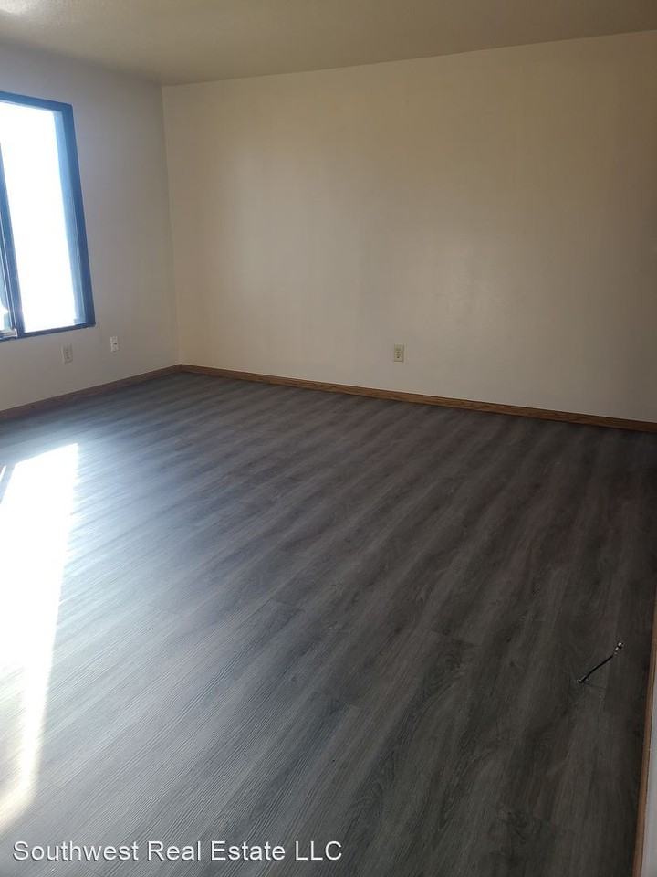 2225 Cumorah Way - Photo 2 of 8