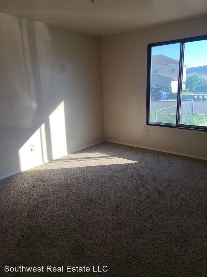 2225 Cumorah Way - Photo 3 of 8