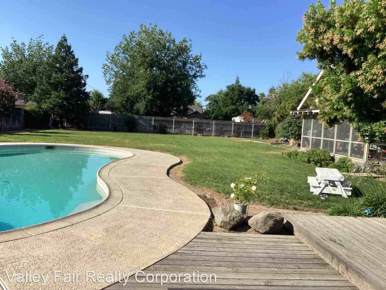 2131 Walnut St - Photo 2 of 3