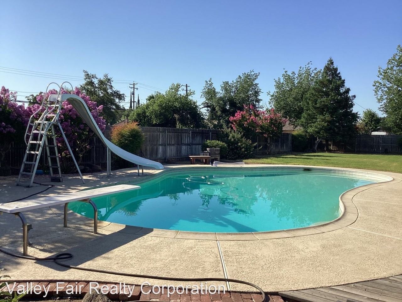 2131 Walnut St - Photo 3 of 3