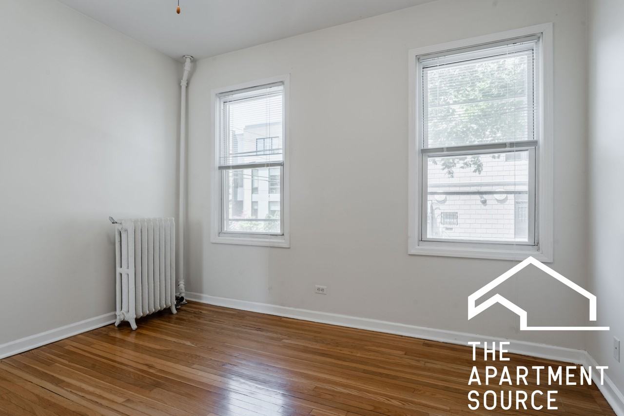 2424 N Greenview Ave #1F - Photo 4 of 14