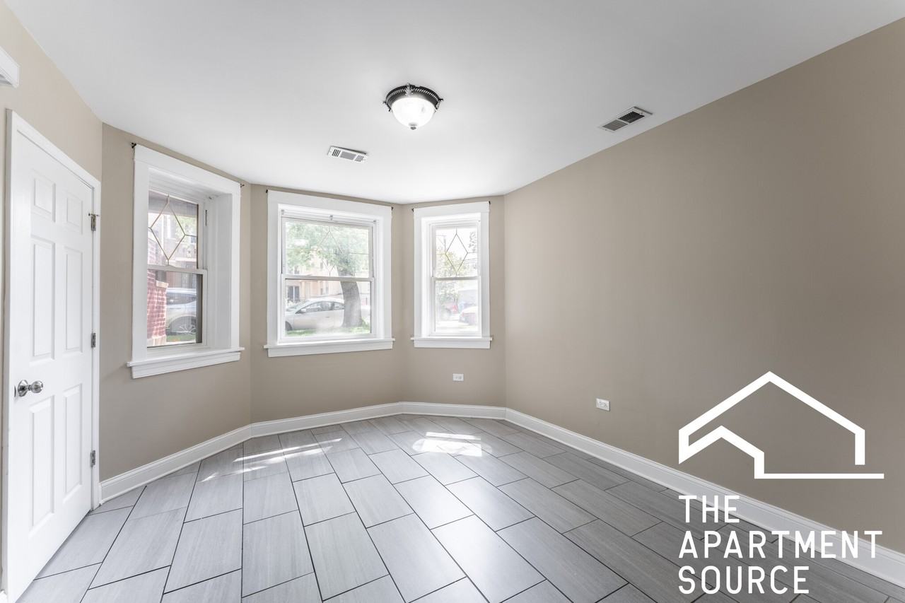 2618 N Harding Ave #G - Photo 4 of 17