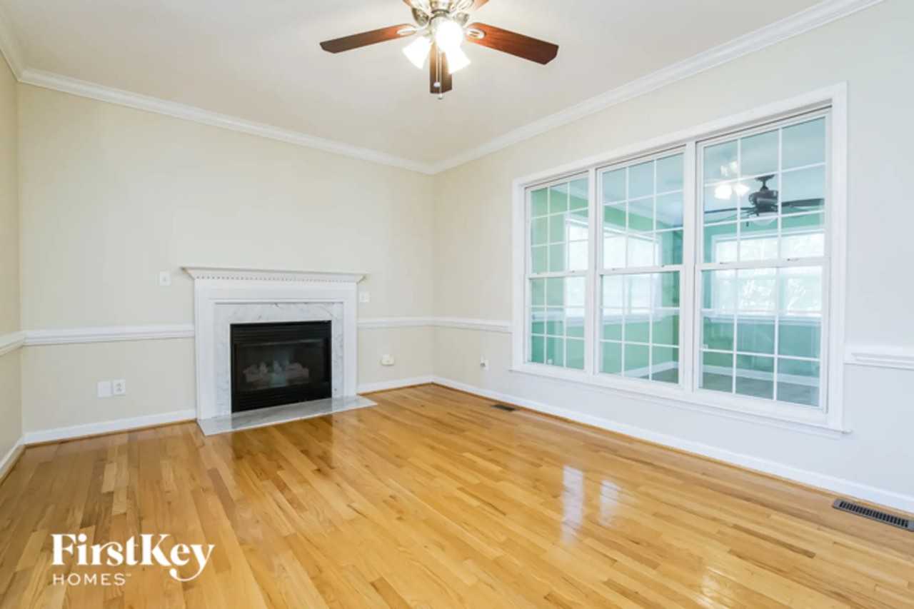 300 Riverwood Dr - Photo 2 of 12