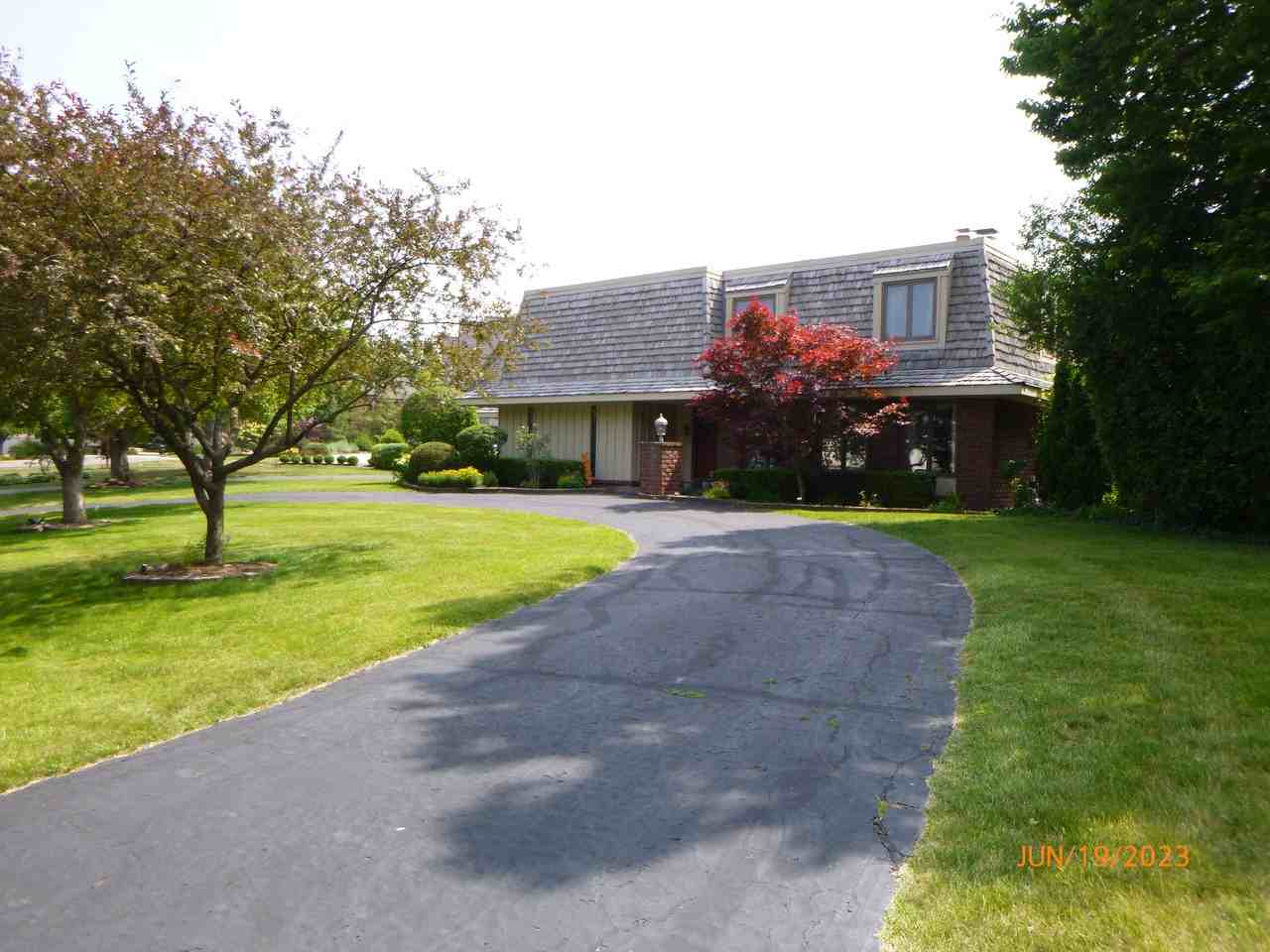 9 Hampton Dr - Photo 2 of 29