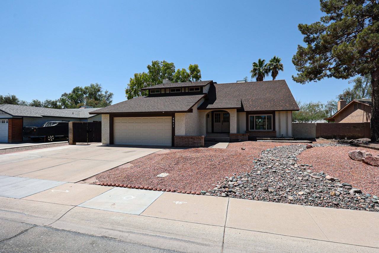 4611 W Milky Way - Photo 2 of 33