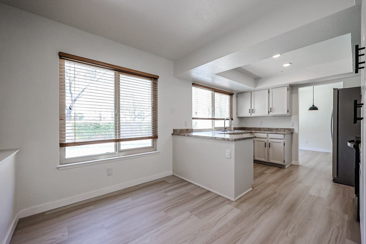 4611 W Milky Way - Photo 7 of 33