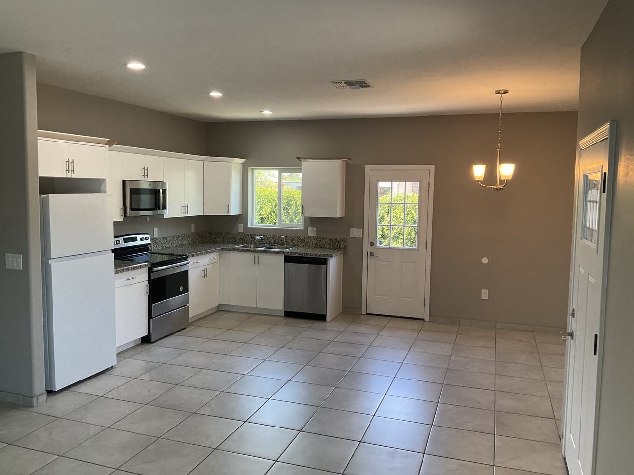 2956 N Palo Verde Ave - Photo 2 of 31