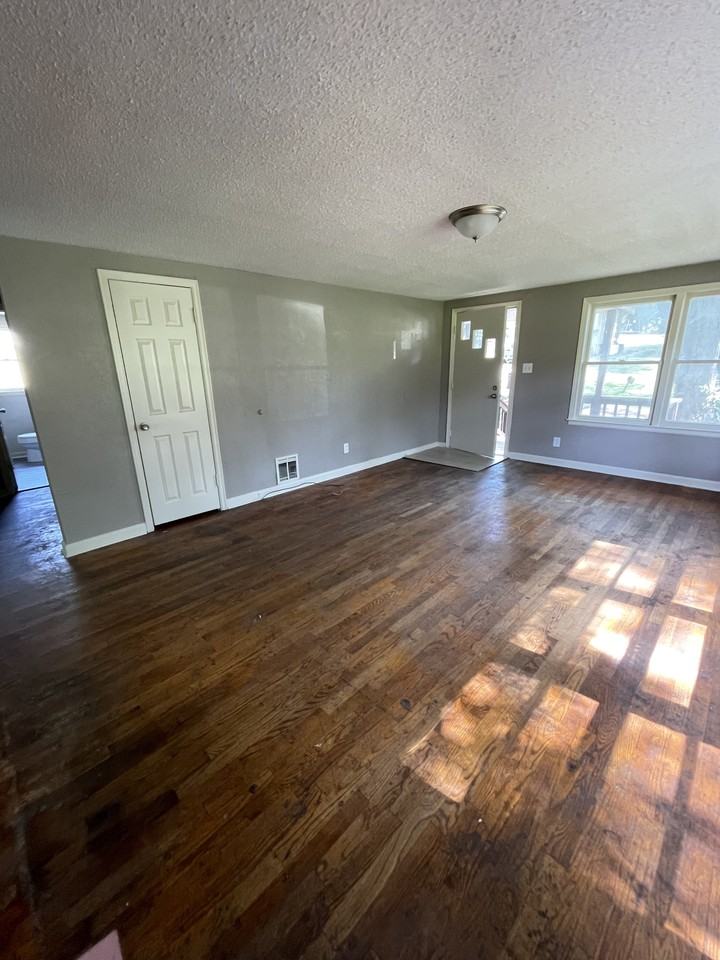 5528 Parkview Ave - Photo 3 of 22