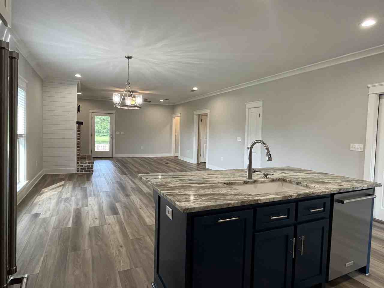 27423 Yorkshire Dr - Photo 3 of 11