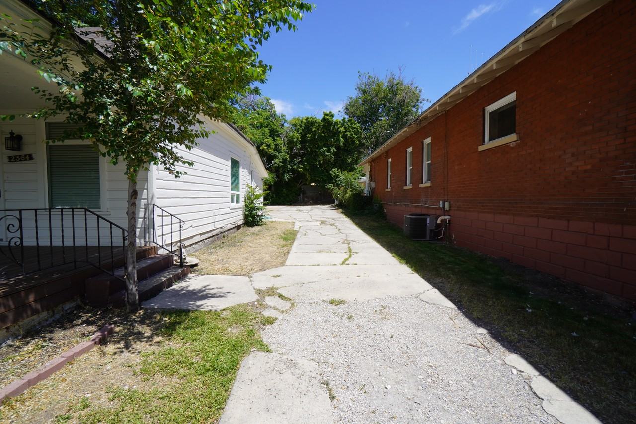 2564 Fowler Ave - Photo 2 of 23