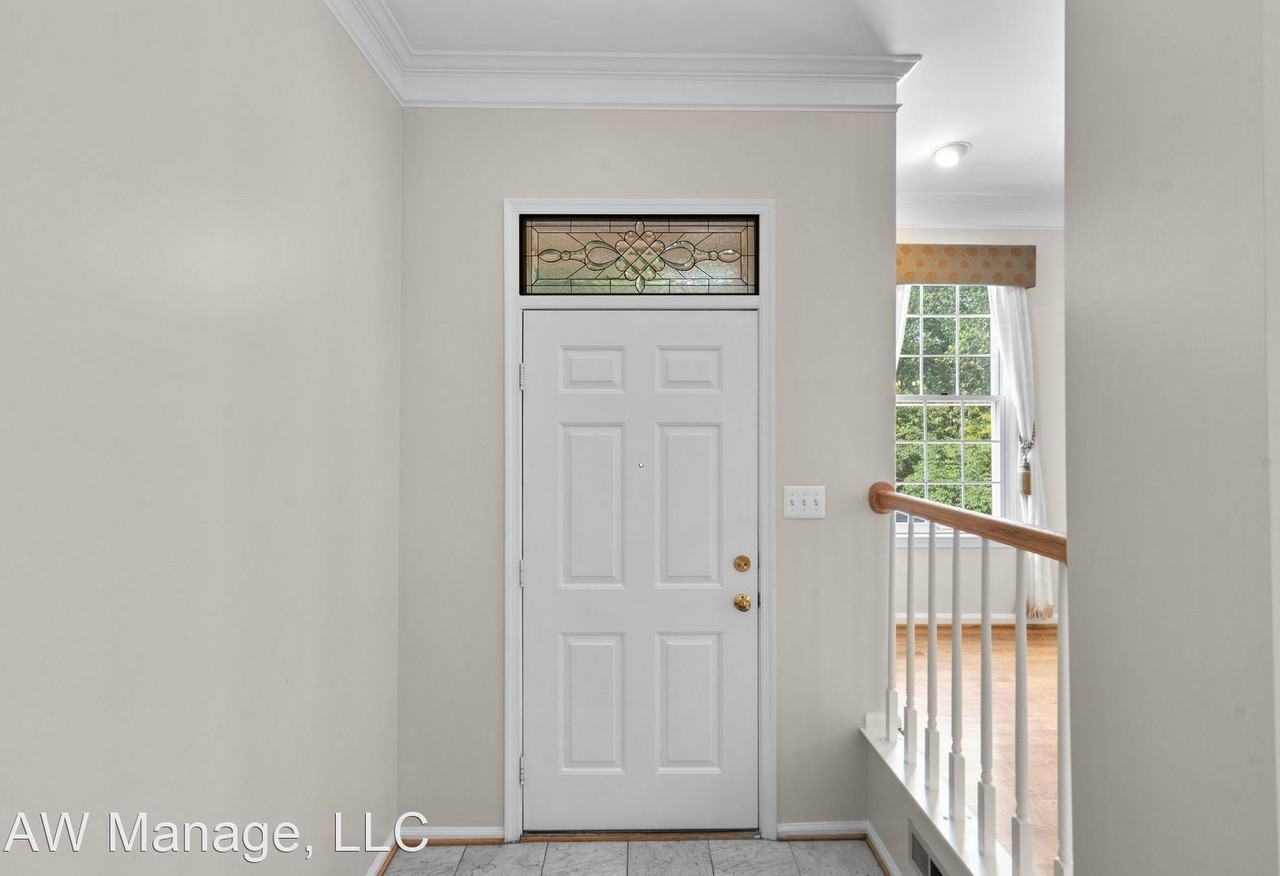 5902 Bloomingdale Ter - Photo 3 of 44
