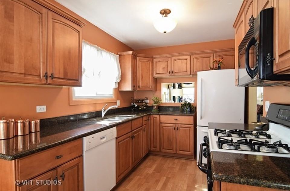 1880 Paddington Ave - Photo 3 of 16