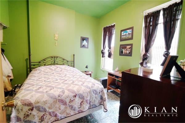 352 W 48th St - Photo 2 of 5