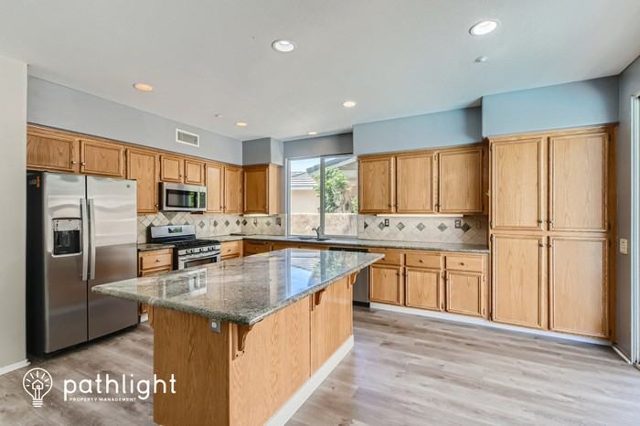 15542 Northwind Ave - Photo 2 of 20