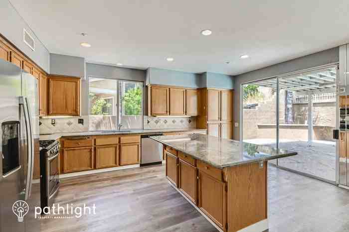 15542 Northwind Ave - Photo 3 of 20