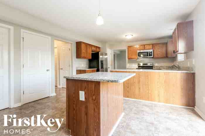 3899 Woods Bay Ln - Photo 3 of 15