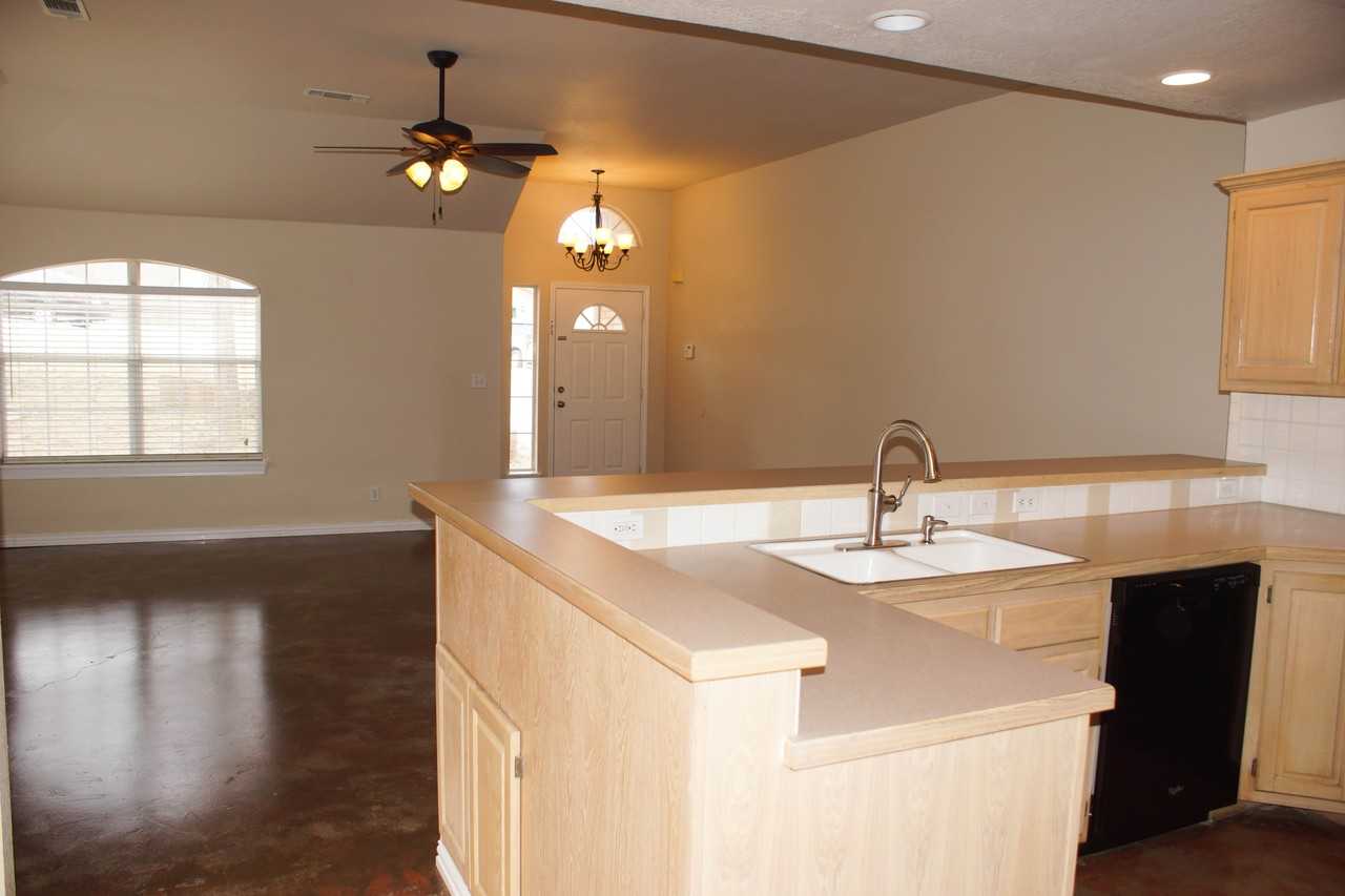 118 East 48th Street South - Photo 3 of 17