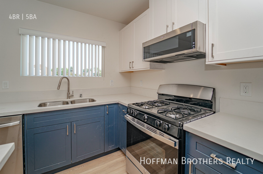 204 1/2 E 29th St #A - Photo 3 of 12