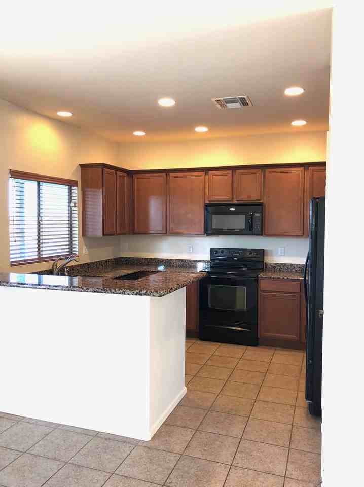 998 S Limestone St #NA - Photo 2 of 9