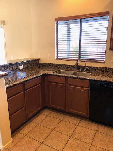 998 S Limestone St #NA - Photo 3 of 9