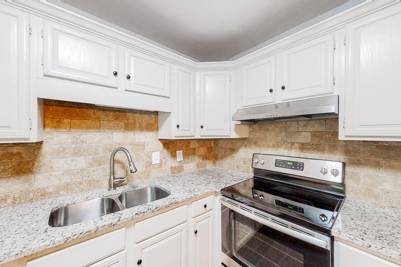 Evergreen Dr Se - Photo 3 of 9