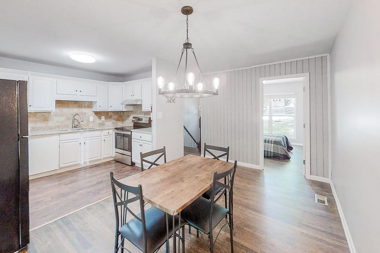 Evergreen Dr Se - Photo 5 of 9