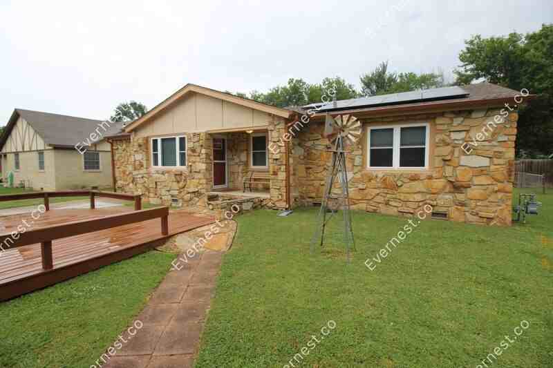 414 W 6th St - Photo 2 of 19