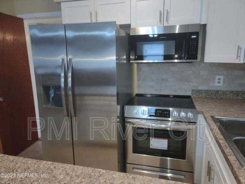 7819 Lisa Drive East - Photo 6 of 15