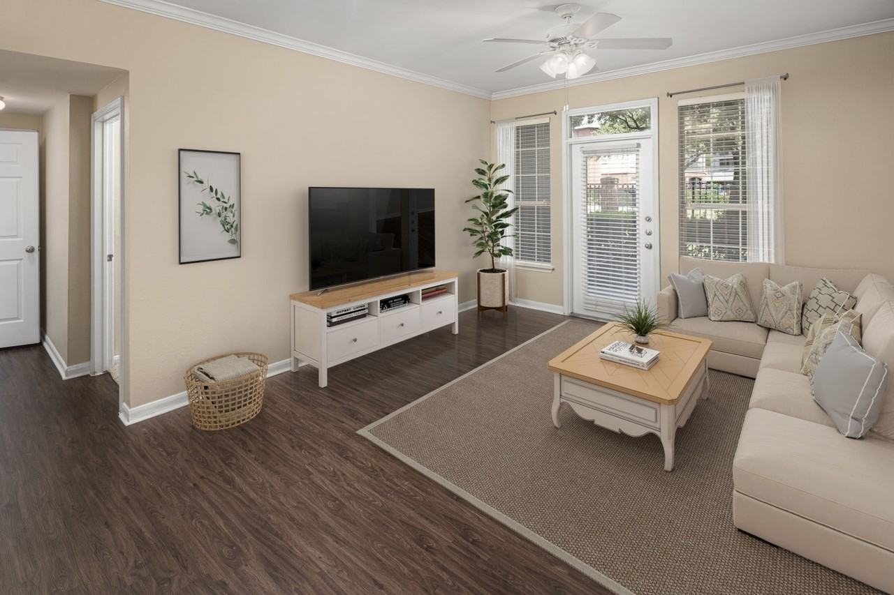 Camden Buckingham - Photo 5 of 43