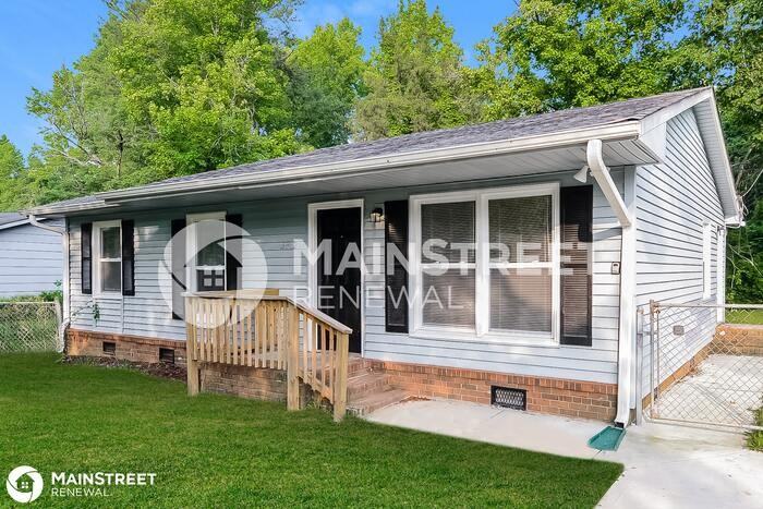 3812 Pembrooke Rd - Photo 3 of 16