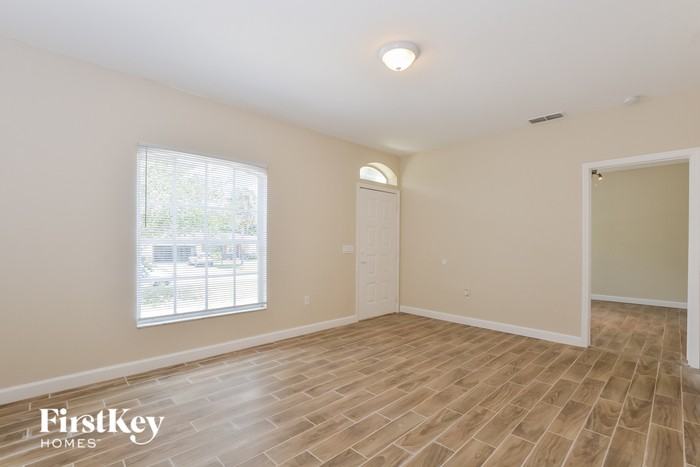 805 Cheriton St - Photo 2 of 15