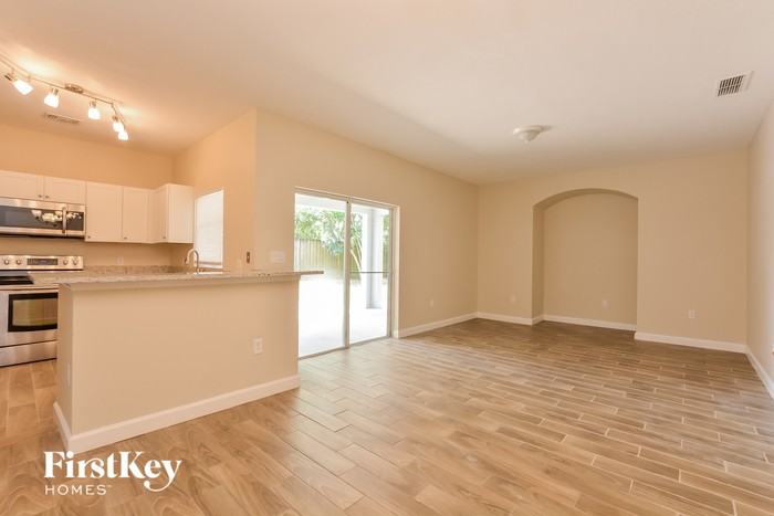 805 Cheriton St - Photo 3 of 15