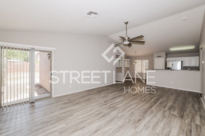 12514 W Lisbon Ln - Photo 3 of 15