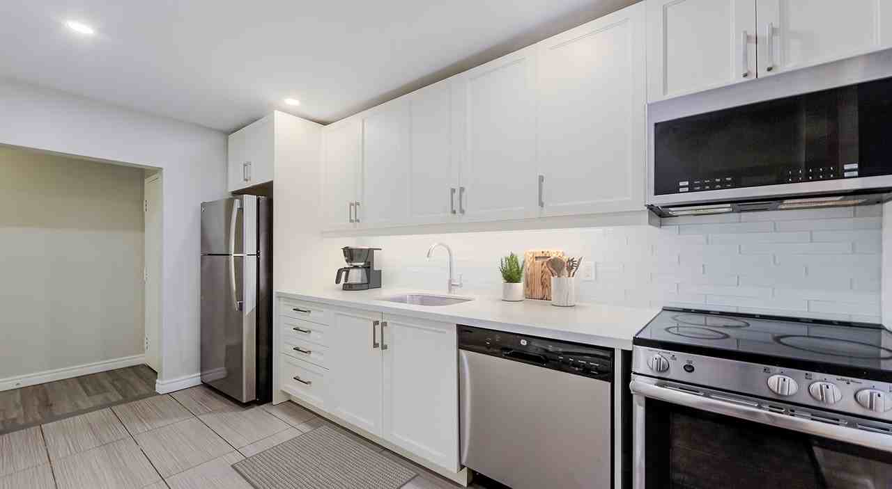 Beach Park Apartments 223 Woodbine Ave, Toronto, ON M4L 3P3 Zumper