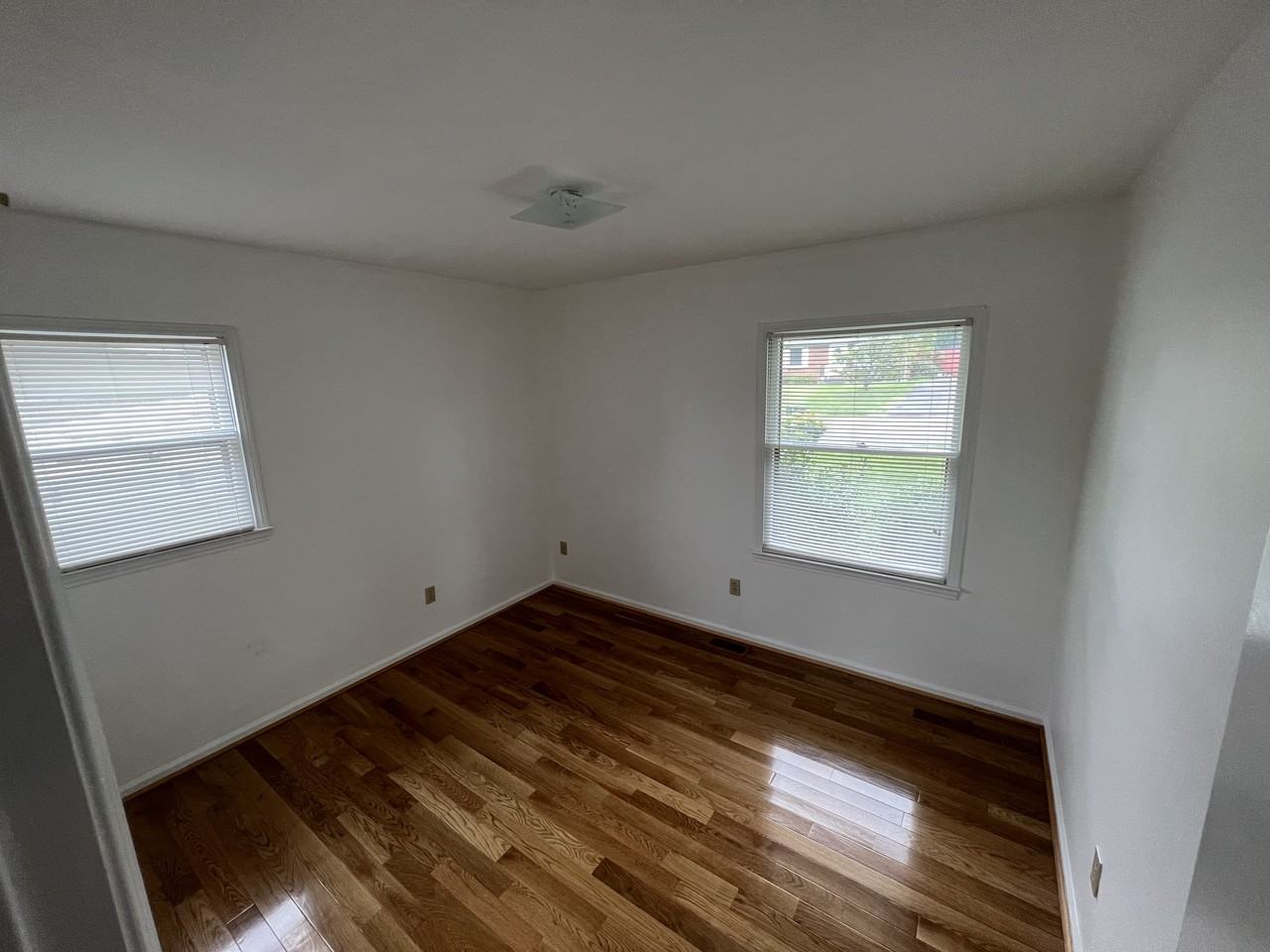 1148 Maywood Dr #NA - Photo 2 of 9