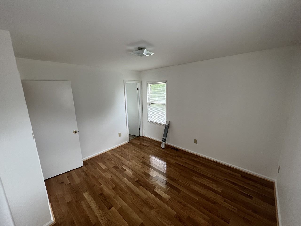 1148 Maywood Dr #NA - Photo 3 of 9